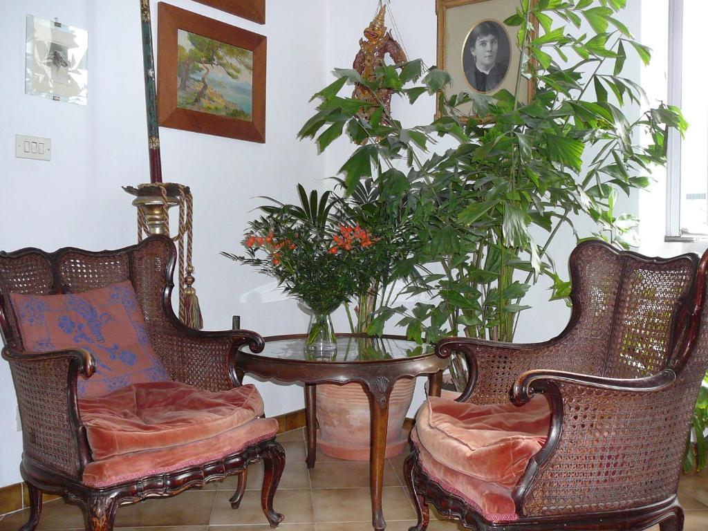 La Terrazza Dei Pelargoni B&B Ventimiglia Rum bild