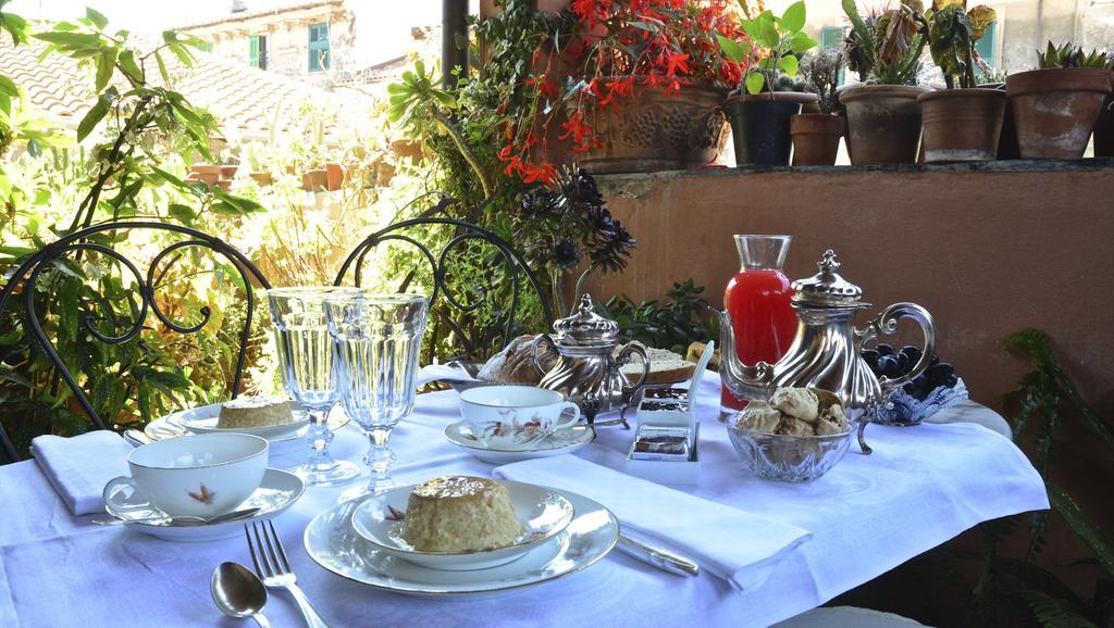 La Terrazza Dei Pelargoni B&B Ventimiglia Exteriör bild