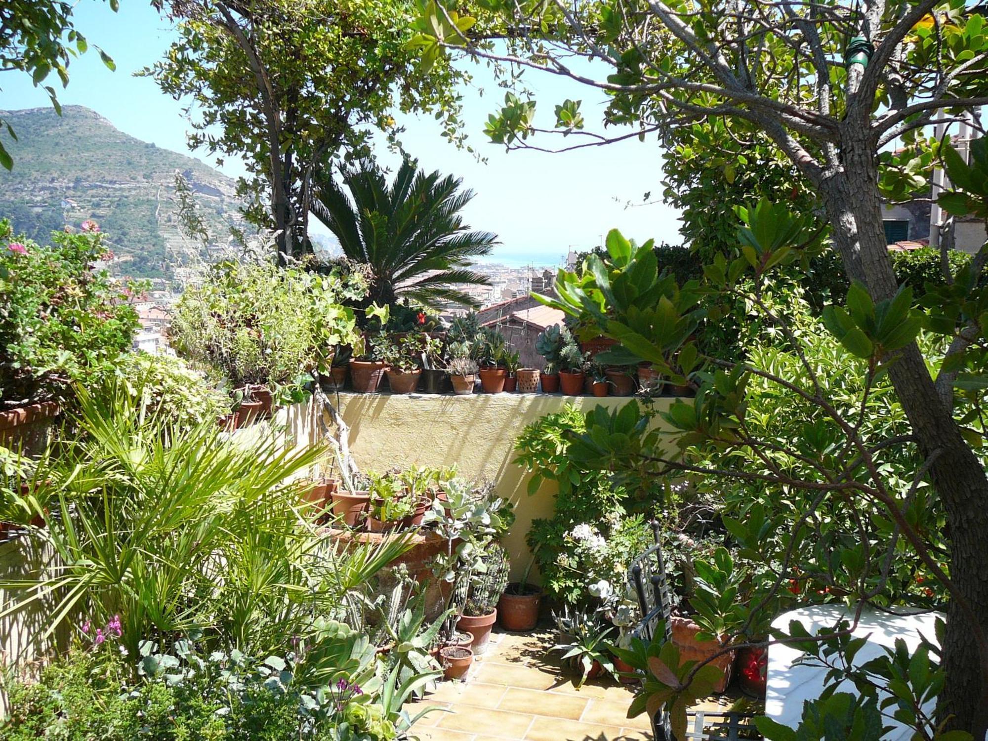 La Terrazza Dei Pelargoni B&B Ventimiglia Exteriör bild