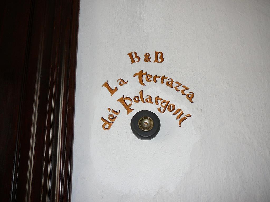 La Terrazza Dei Pelargoni B&B Ventimiglia Exteriör bild