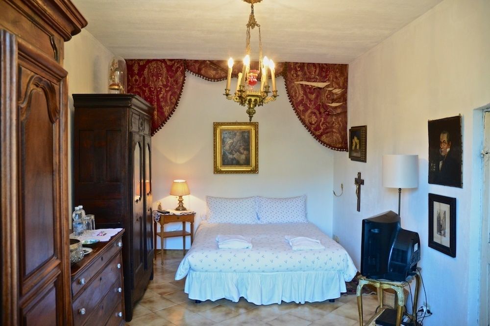 La Terrazza Dei Pelargoni B&B Ventimiglia Exteriör bild