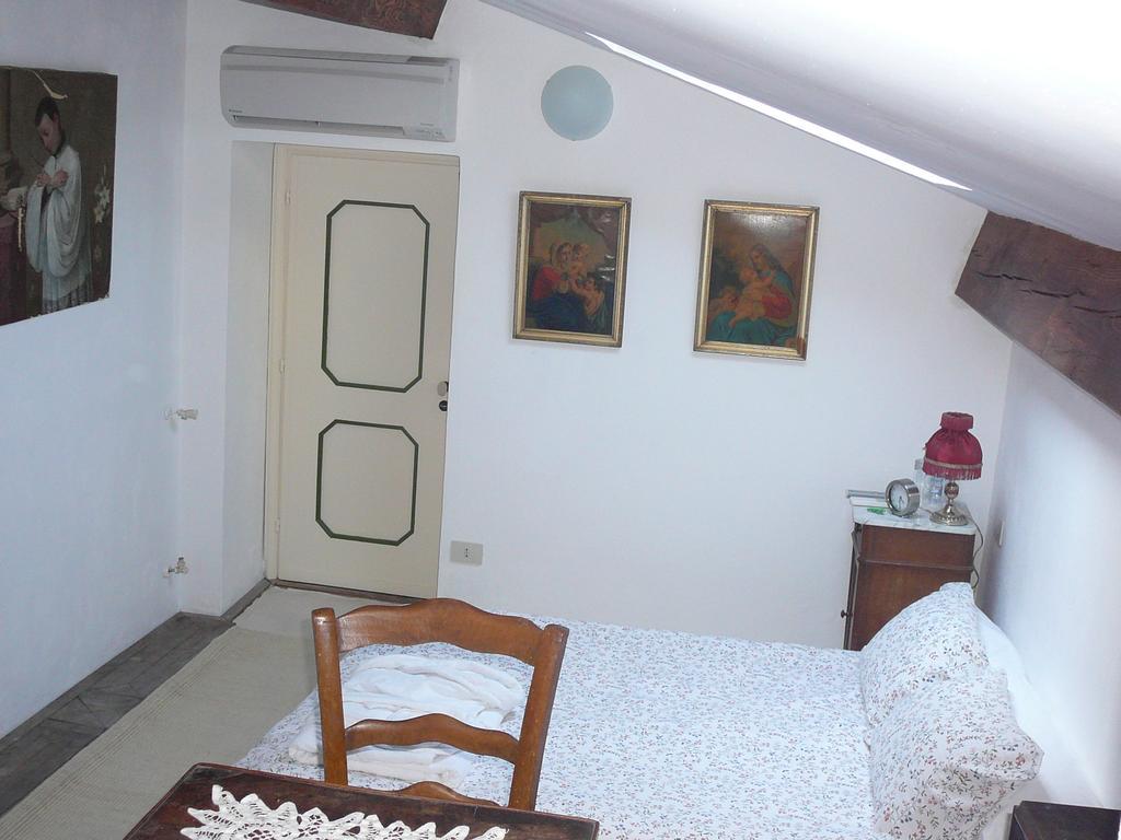 La Terrazza Dei Pelargoni B&B Ventimiglia Rum bild